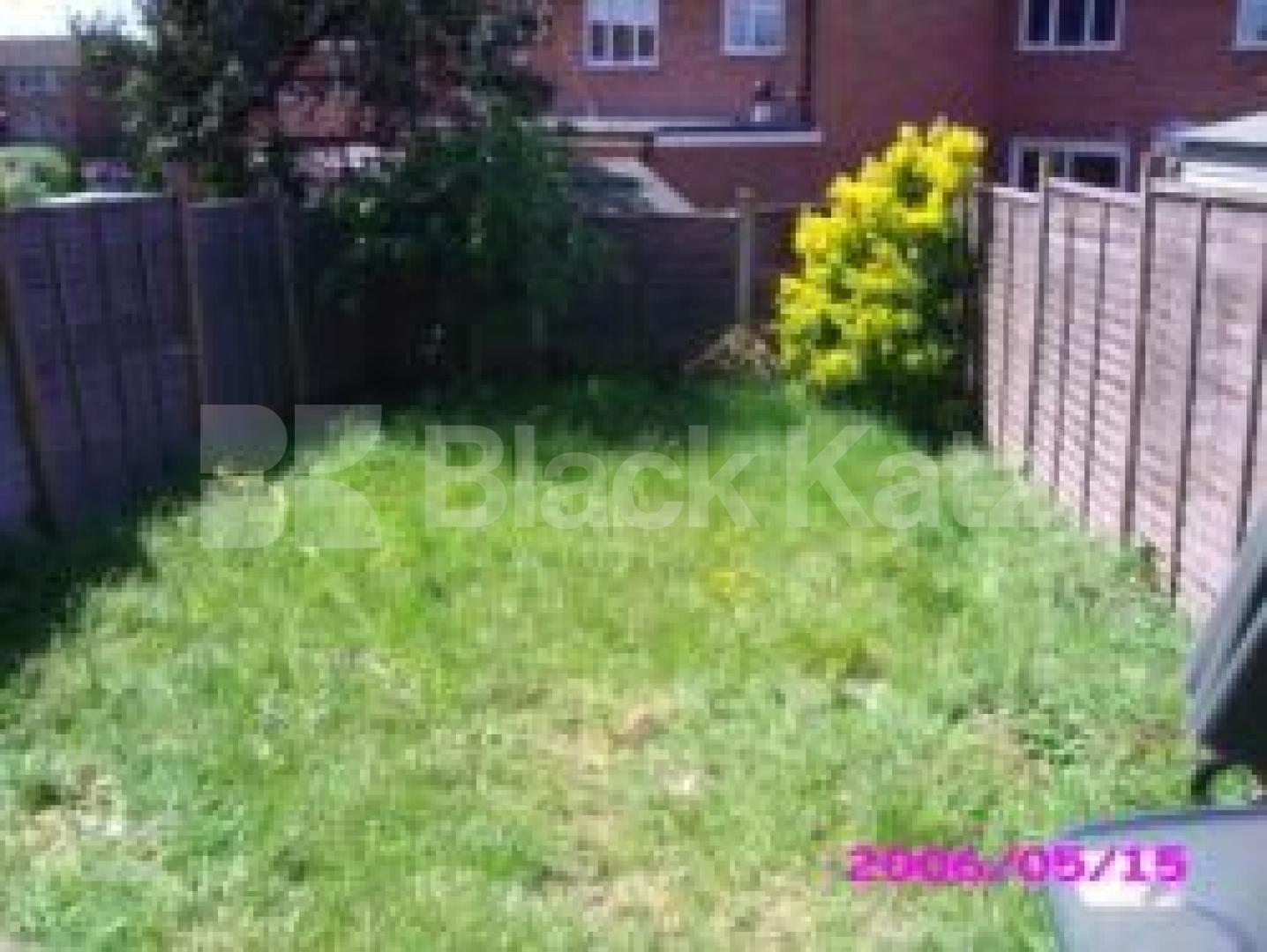 			2 Bedroom, 1 bath, 1 reception Terraced House			 Poplar Grove, FRIERN BARNET N11
